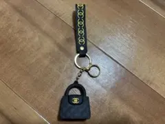 CHANEL ミニバッグ型キーホルダー 黒金