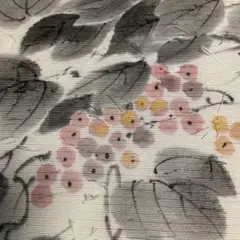 ほぼ未使用品　ひげ紬　白地に山葡萄のような蔓と実の染め九寸名古屋帯　作家物