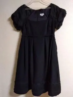 フォクシーブティック　カシミヤ混　絹部分有　黒素敵なワンピース