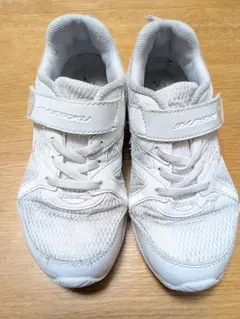 SHUNSOKU ホワイトスニーカー ベルクロ付き　２１．５㌢