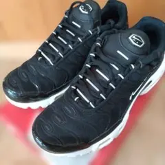 Nike Air Max Plus ブラック/ホワイト 7　レディース　24.0