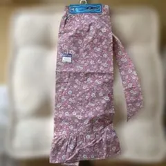 ピンク花柄エプロン料理