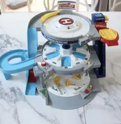 トミカ ぐるぐるシュート!! DXトミカパーキング