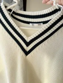 GU ホワイト Vネックセーター Mサイズ