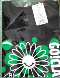 花とドットのグラフィックTシャツ