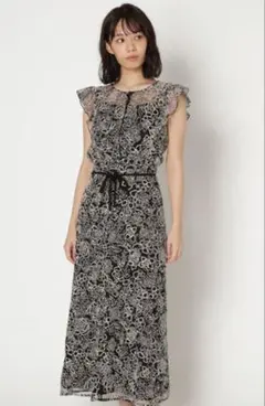 Lily Brown 刺繍レースノースリブラウス