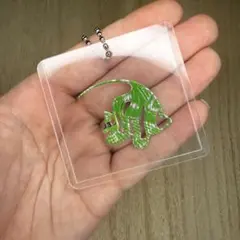 手作りのカラフルな魚のアート（キーホルダー付き）
