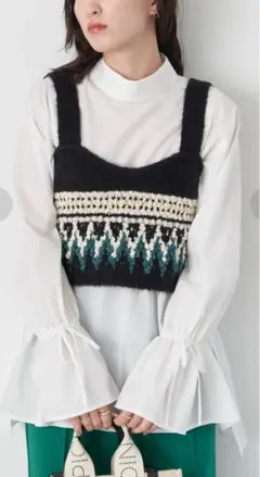アースミュージック　エコロジー　ニットビスチェ 編み込み模様 黒・アイボリー・緑