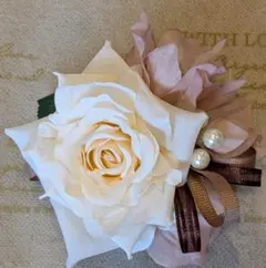 エレガントなバラのコサージュ 　ハンドメイド　卒業式　入学式　セレモニー