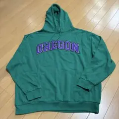 ロゴ 入りグリーン パーカー