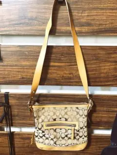 Coach ショルダーバッグ シグネチャー　値段下げました！