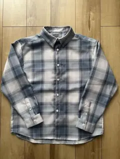 青と白のチェック柄ボタンダウンシャツ