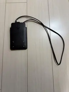 メゾンマルジェラ　スマホケース