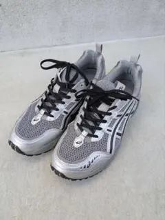 Freja Wewer × Asics Gel-1090v2 