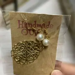 ハンドメイド金色レースパールピアス