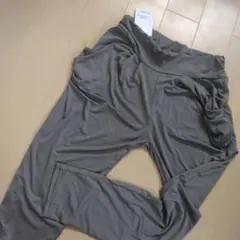 グレー サルエルパンツ ストレッチ素材