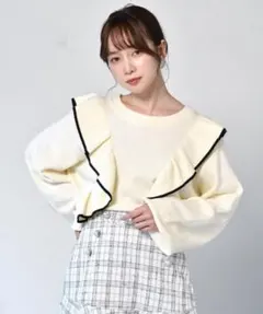 ems exciteフリル配色ニット フリル付きクリーム色ニット