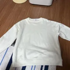 クリーム色 クルーネック トレーナー