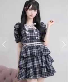 pium グレー フリル付き半袖ワンピース pium グレー フリル付き半袖ワンピース - メルカリ