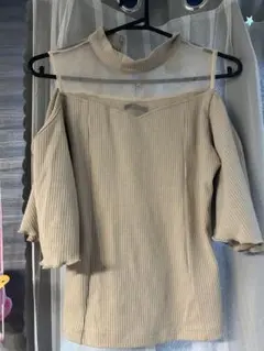 EAT ME ベージュ 半袖トップス