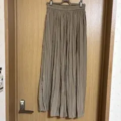 ベージュ プリーツ加工 ロングパンツ