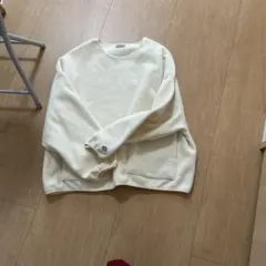 クリーム色 クルーネック トレーナー