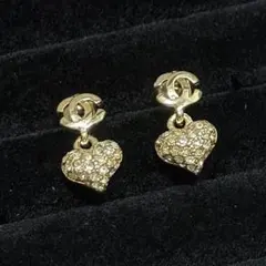 シャネル　ハート型ストーン付きスタッドピアス