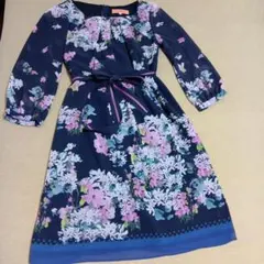 美品♥　sunauna　花柄ワンピース ネイビー 七分袖 リボンベルトのサムネイル