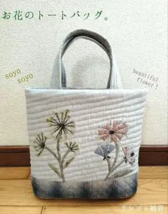 手刺繍入ちっちゃなぺたんこトートバック【うさこと紫陽花】 手刺繍入ちっちゃなぺたんこトートバック【うさこと紫陽花】 - メルカリ