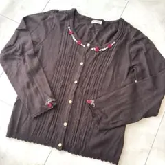 アクシーズファム♡ 赤い薔薇とパール使いのブラウン色カーデ