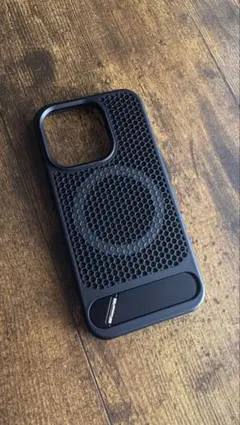 iPhone15pro 用メッシュデザインケース メタル質感