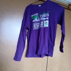 紫の長袖カットソー 自然テーマ