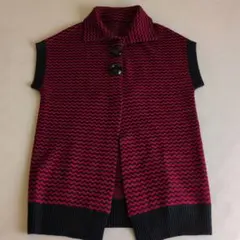 赤と黒のジグザグパターン ニットベスト