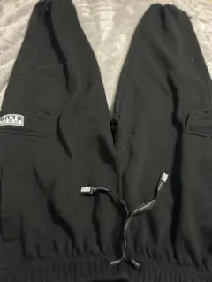 ブラックカーゴパンツ