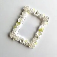 【No.367】ホイップデコ　トレカケース　硬質ケース　白　薔薇　花　葉っぱ