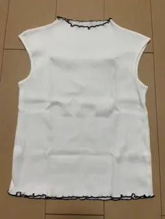 ホワイトノースリーブ フリル付き