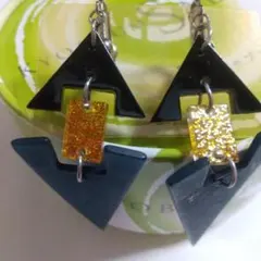 ユニークデザイン イヤリング 黒とキラキラ金(新品未使用)