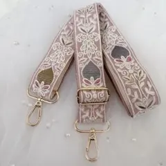 312 いちご柄　インド刺繍　スマホショルダー