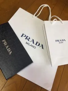 プラダメンズの長財布購入時の箱とショッパー