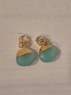アクアカルセドニーの丸型イヤリングチャーム（両耳用）
