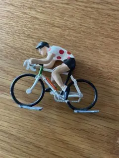 【ツールドフランス】自転車Cyclisteフィギュア 1体　赤ドットウェア