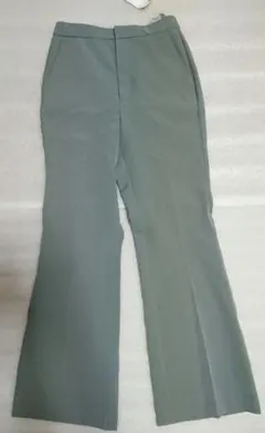 GU ストレッチフレアパンツ