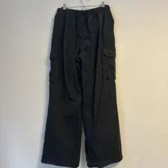 人気ブランド**GUのコーデュロイパラシュートパンツ