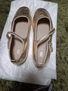 ZARA ゴールド バレエシューズ ストラップ付き　22.5 発表会