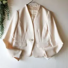 美品 ビーンズプレス【９】ノーカラー テーラードジャケット アイボリーセレモニー