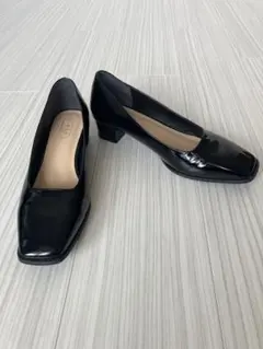 【美品】卑弥呼　耐水エナメルパンプス　ブラック　25.5㎝のサムネイル