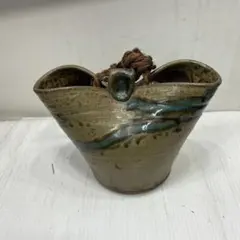 ユニークな陶器製花瓶 茶色と青のストライプ