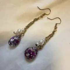 紫色ドロップ型樹脂ピアス