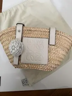 極美品✨LOEWE ロエベ　デイジー　フラワースタッド　バッグチャーム　トトロ LOEWE かごバッグ ロエベ×となりのトトロ＋スタッドフラワー