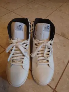 ディーゼルスタッズ付きホワイトハイカットスニーカー28